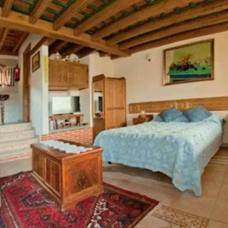 Rural El Pastor Es Un Estudio Con Gran Ventanal A Gredos * Cabezas Bajas