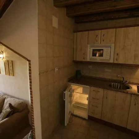 Rural El Pastor Es Un Estudio Con Gran Ventanal A Gredos *