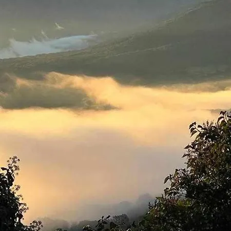 Rural El Pastor Es Un Estudio Con Gran Ventanal A Gredos * Cabezas Bajas
