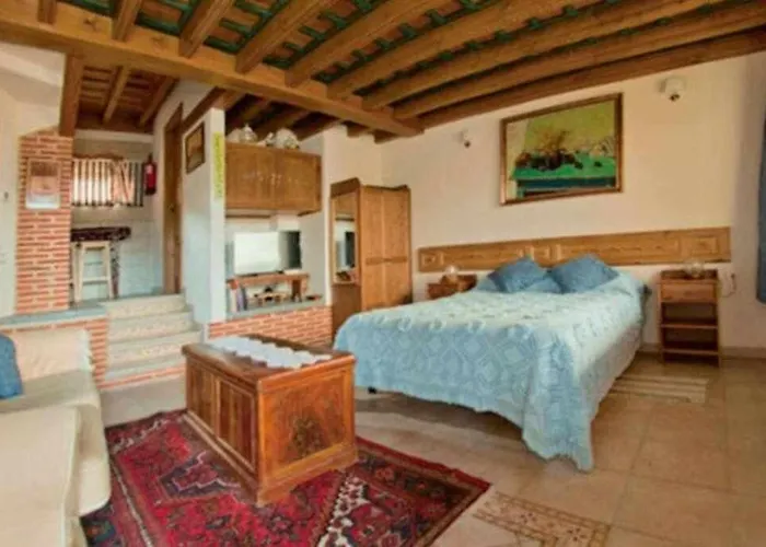 Rural El Pastor Es Un Estudio Con Gran Ventanal A Gredos * Cabezas Bajas