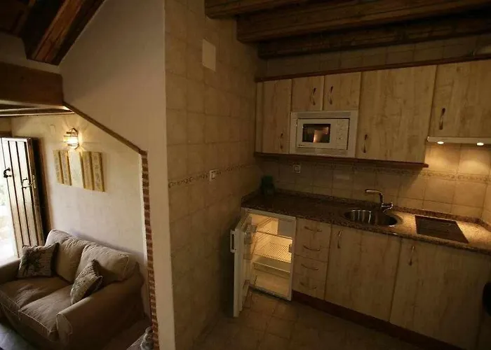 Rural El Pastor Es Un Estudio Con Gran Ventanal A Gredos *